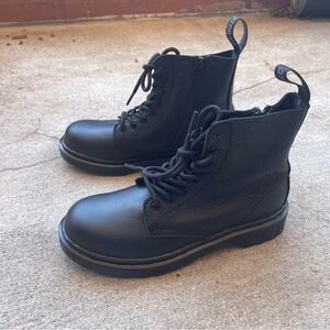Kids Doc Marten/Dr. Marten Pascal boots, size 2